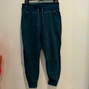 Women’s Fleece lined Lululemon joggers